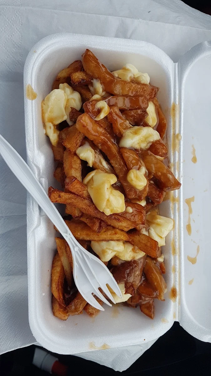 Poutine Classique, Cantine chez mom