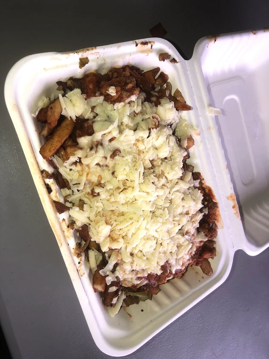 Poutine Pizza, Cantine chez mom