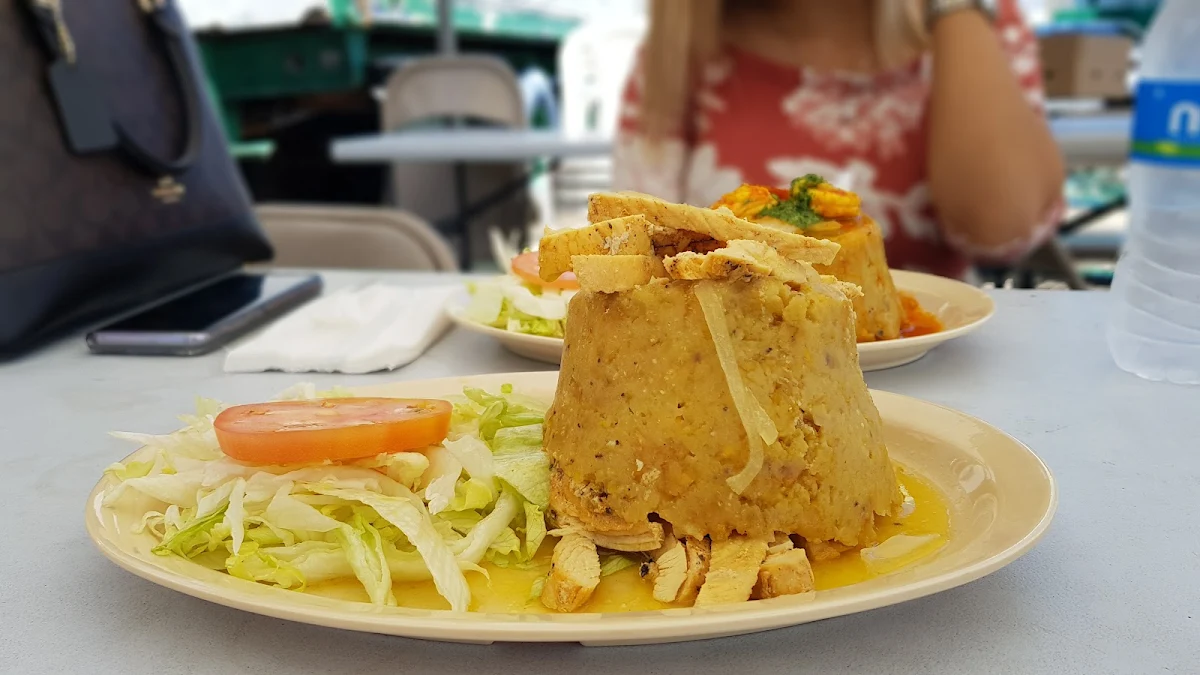 Mofongo Relleno De Pollo Al Ajillo