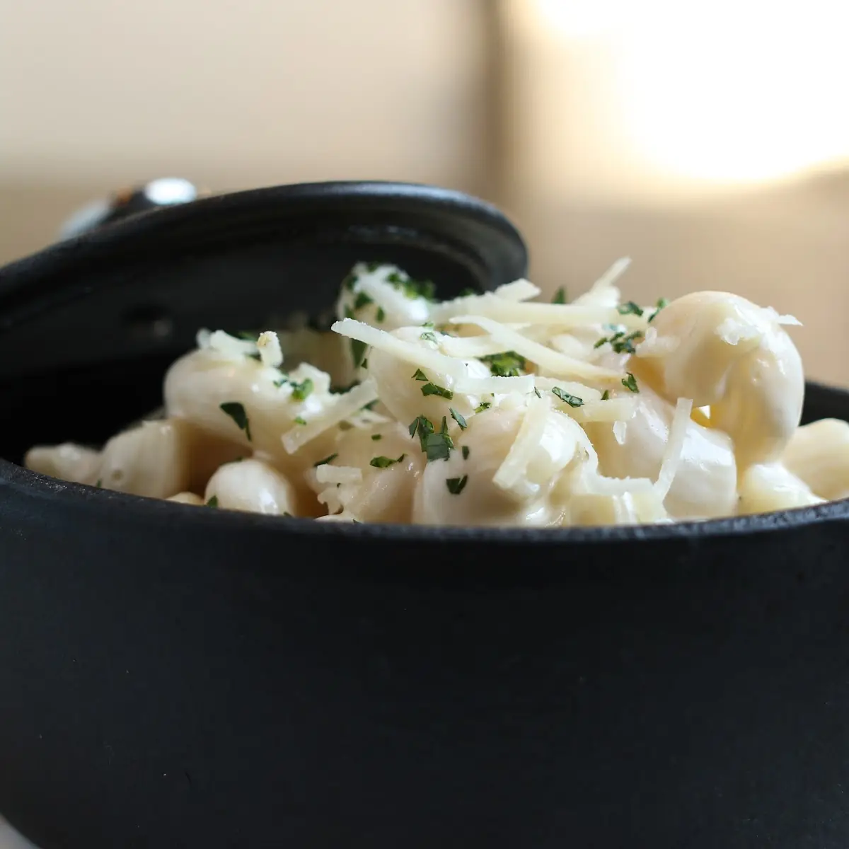 White Truffle Scented Mac-N-Cheese