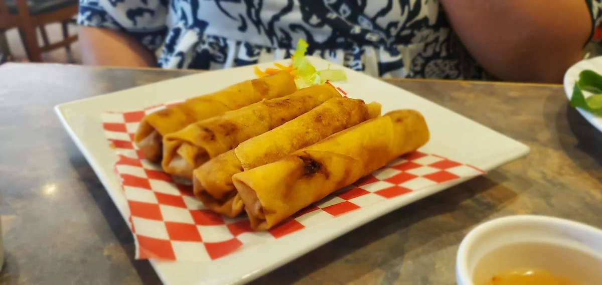 4). Fresh Satay Beef Salad Rolls (3 Pcs)