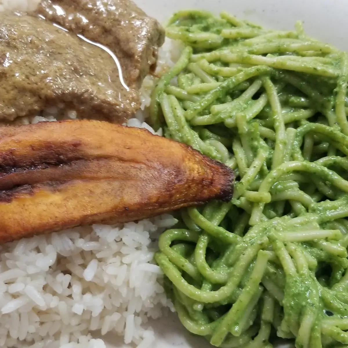 Tallarines Verdes Con Carne