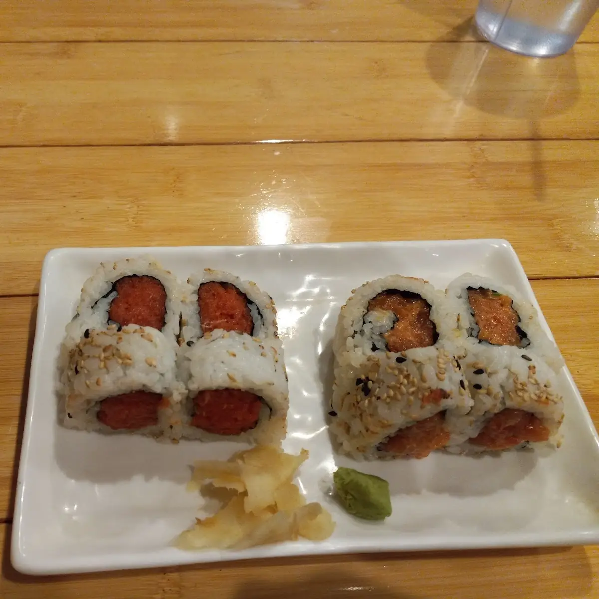 Spicy Salmon Roll 8 pcs