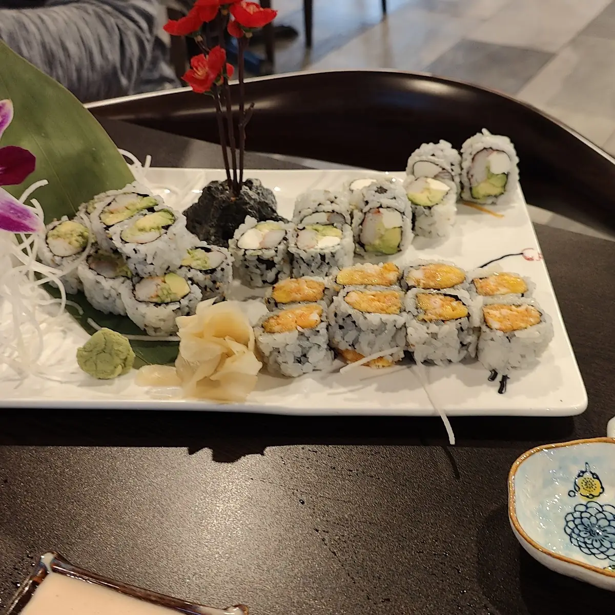 2.Salmon Roll