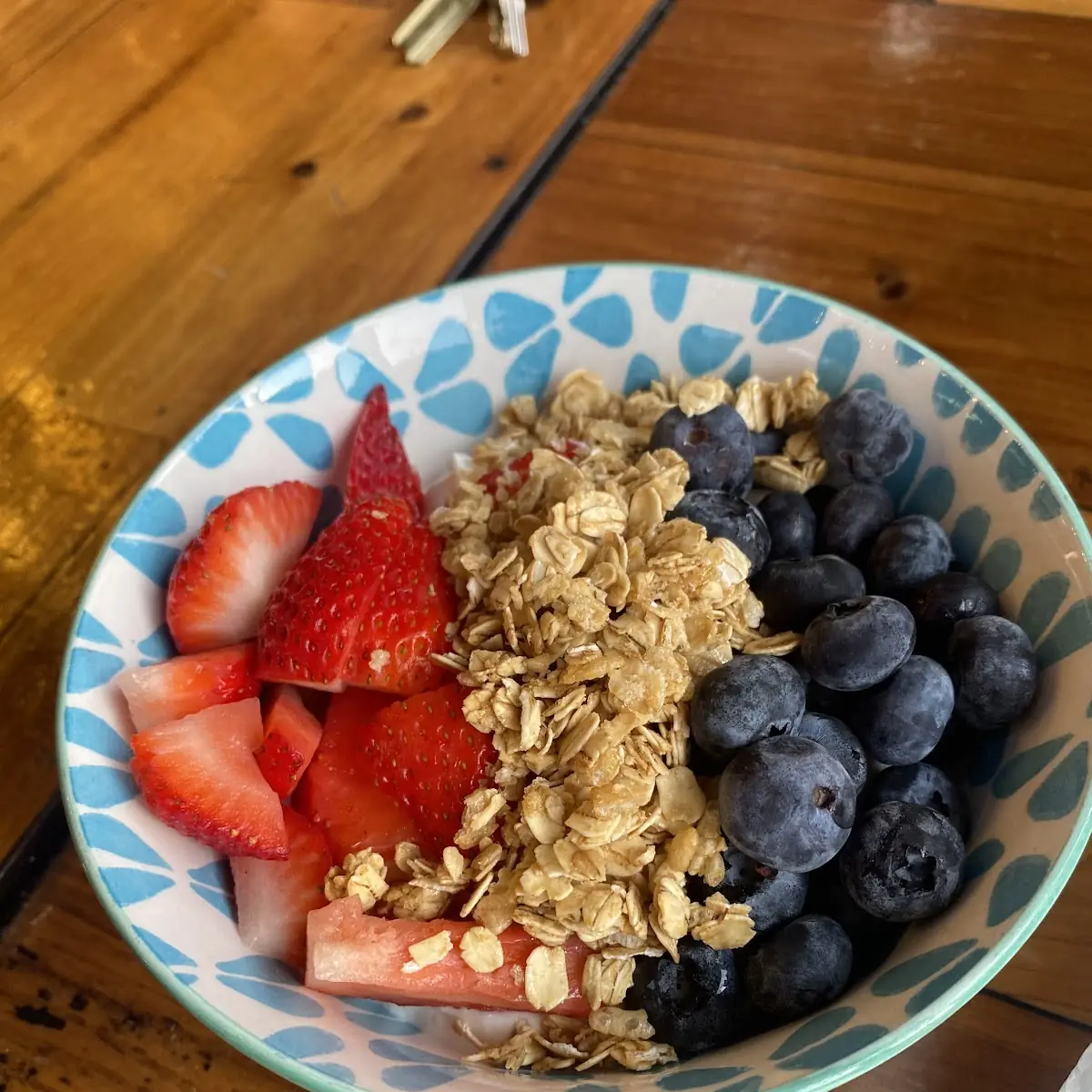Oatmeal with Fresh Fruit and Nuts