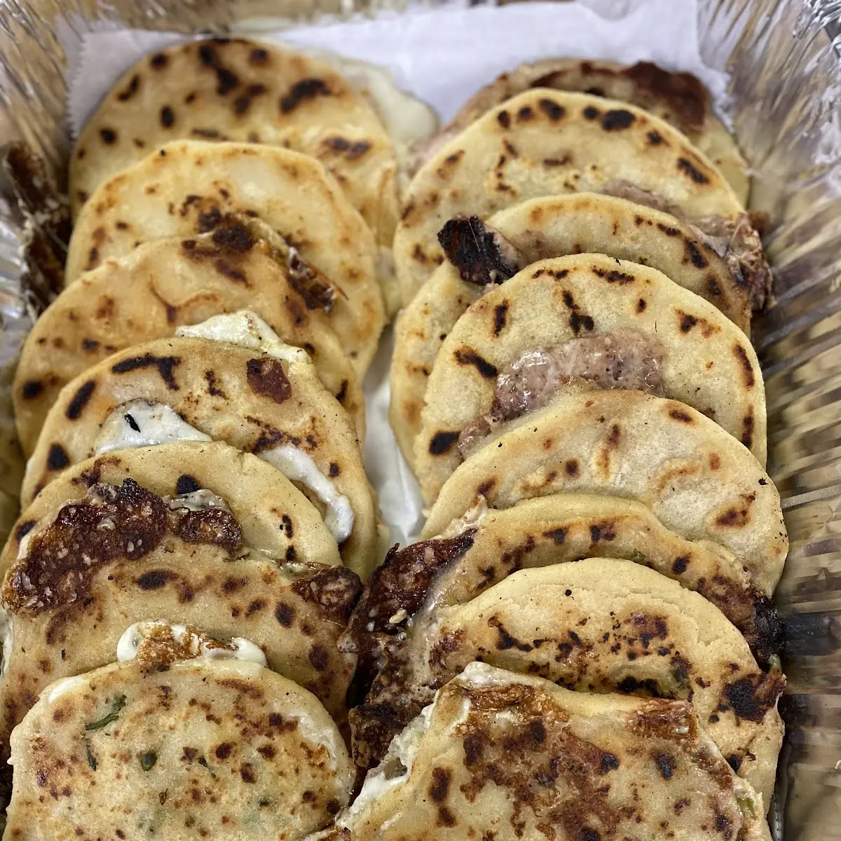 Frijol Con Queso Pupusa