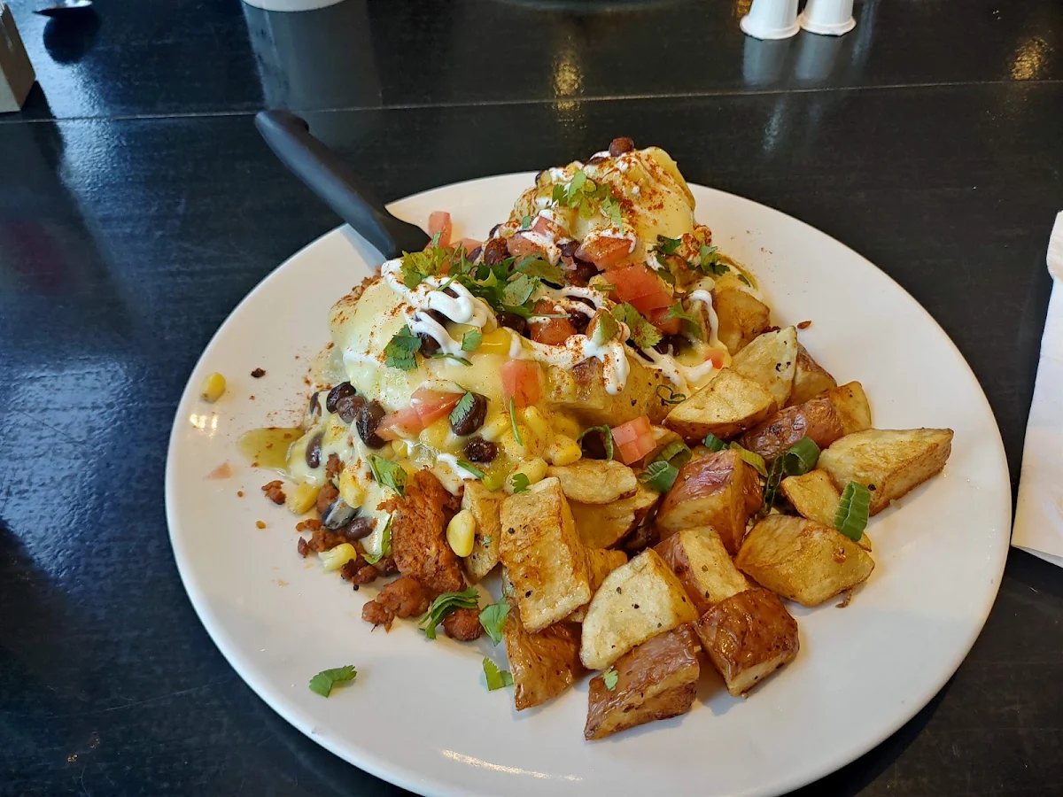 El Tres Eggs Benedict with Chorizo, Rooster's Bistro