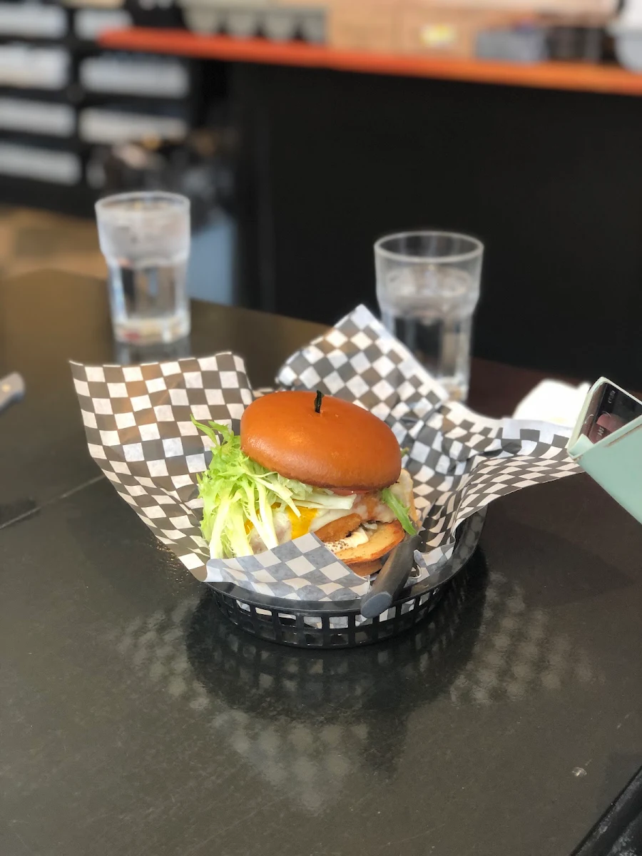 Henhouse Burger, Rooster's Bistro