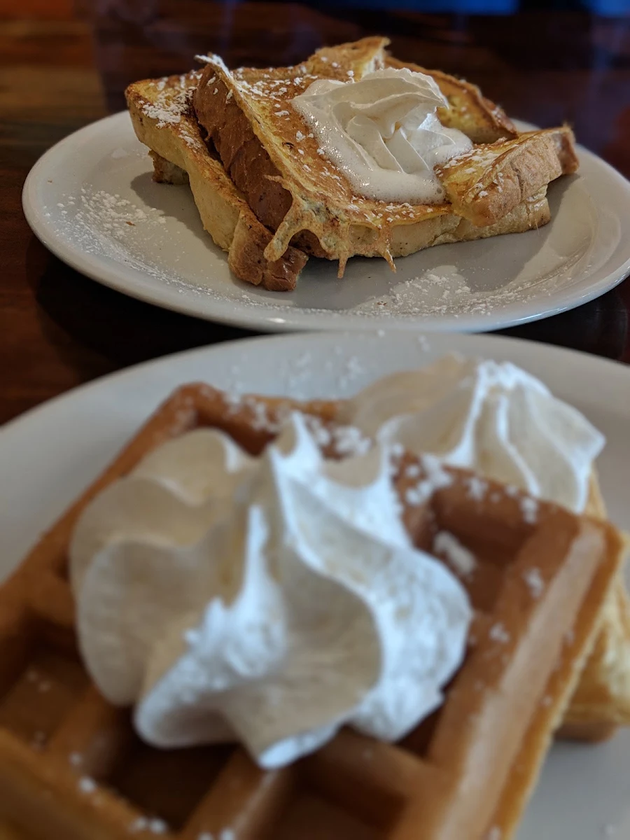 Highlights, Rooster's Bistro