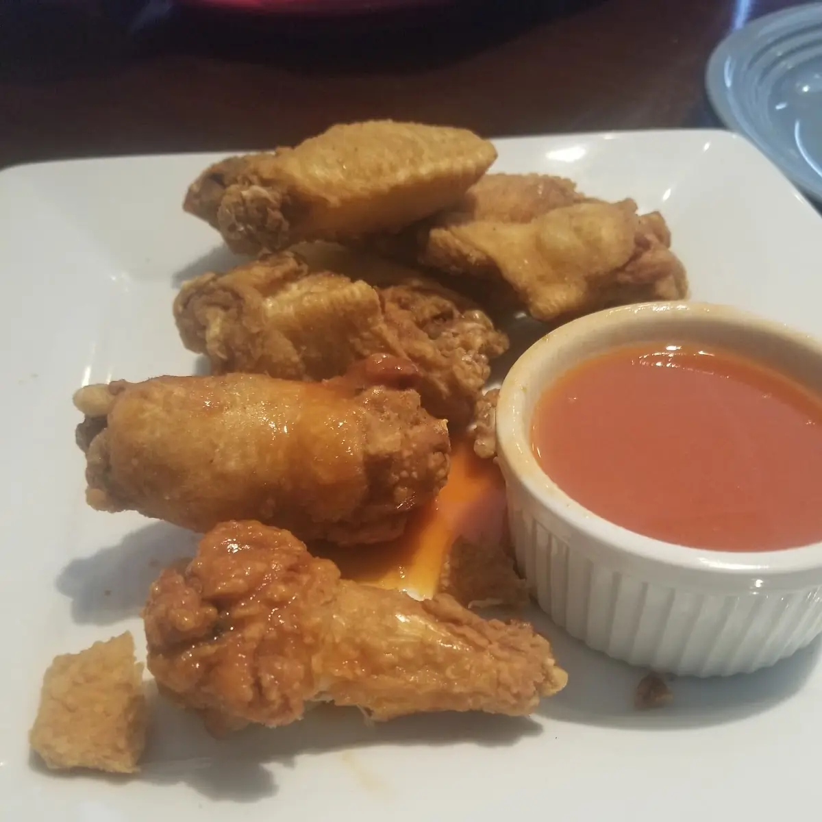 4 Chicken Wings & Fries
