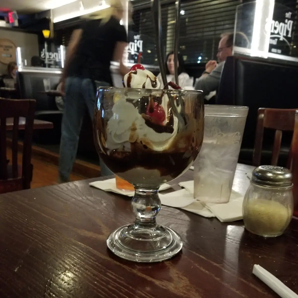 Hot Fudge Brownie Sundae