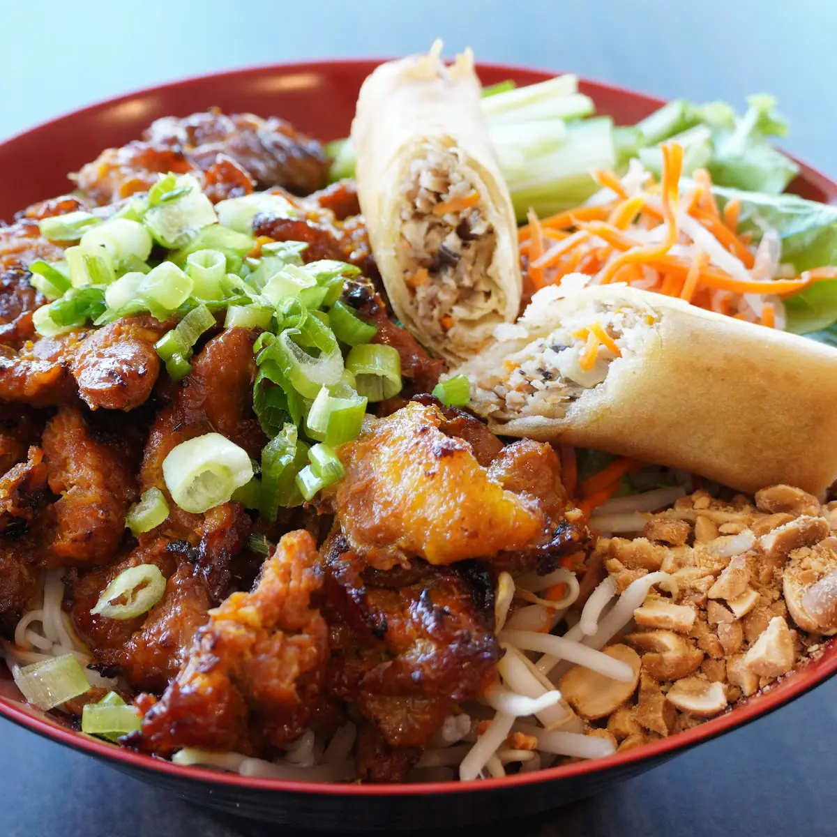 Vermicelli w Grilled Pork & Eggroll Bún Thịt Nướng Chả Giò