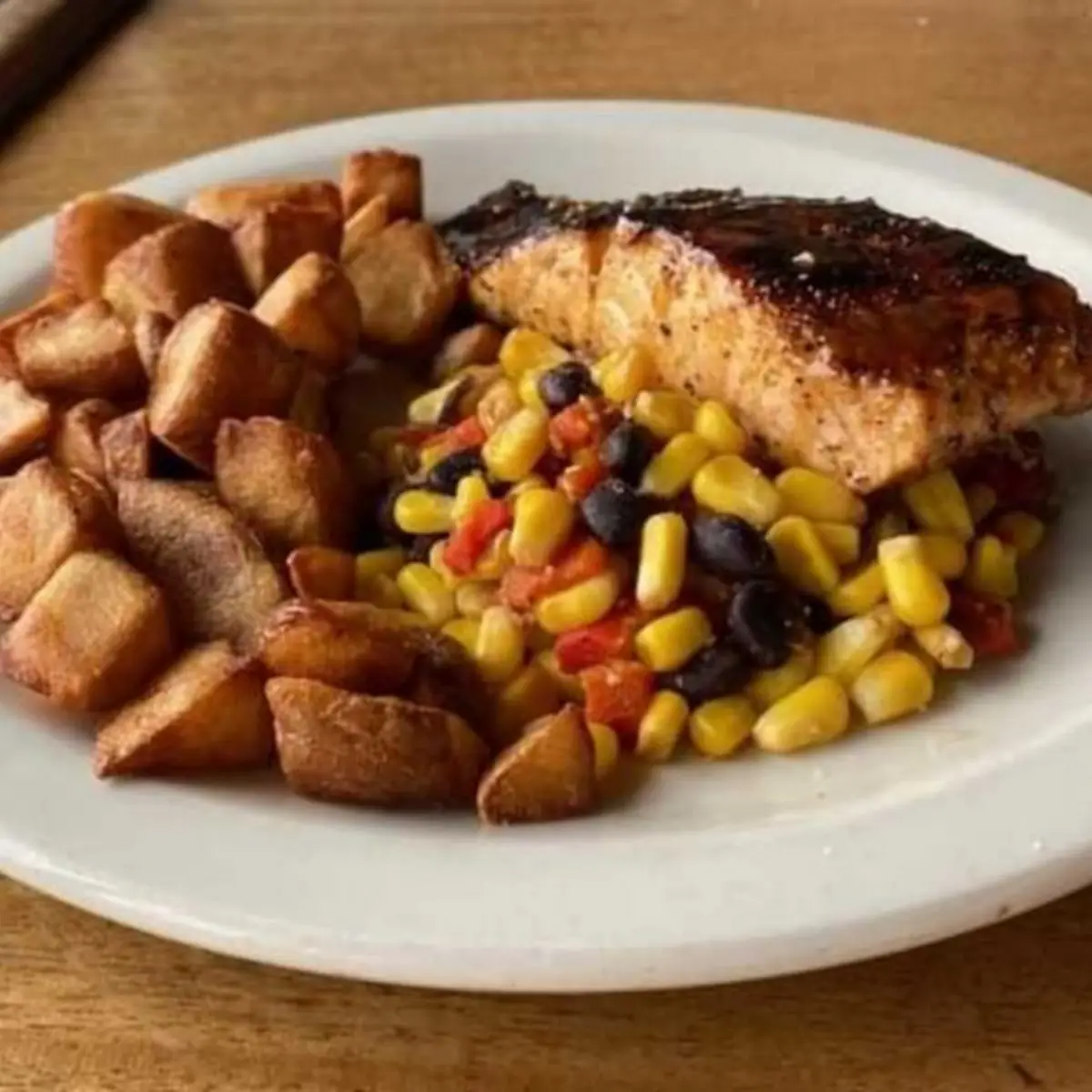 Grilled Salmon with Vegetables and Potatoes