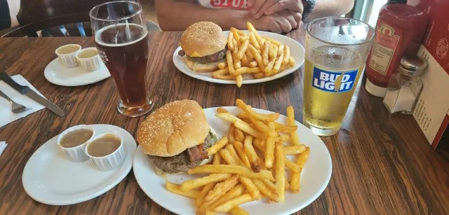 Highlights, Midtown-Boomers Tavern & Lounge