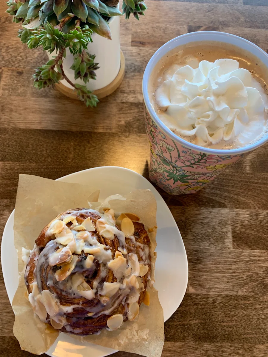 Cinnamon Roll Latte
