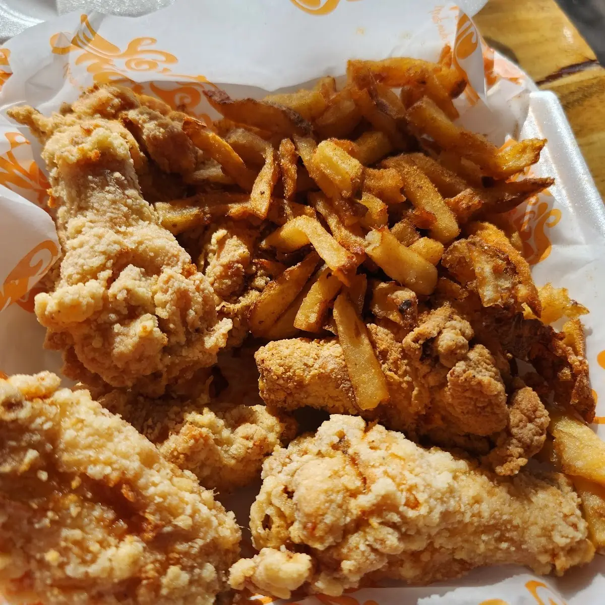 Chicken Wings with Fries
