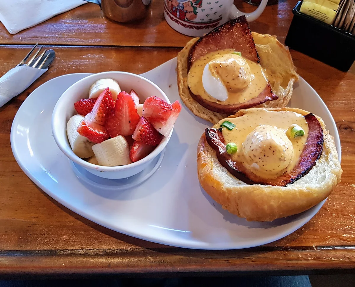Egg Benedict with Ham