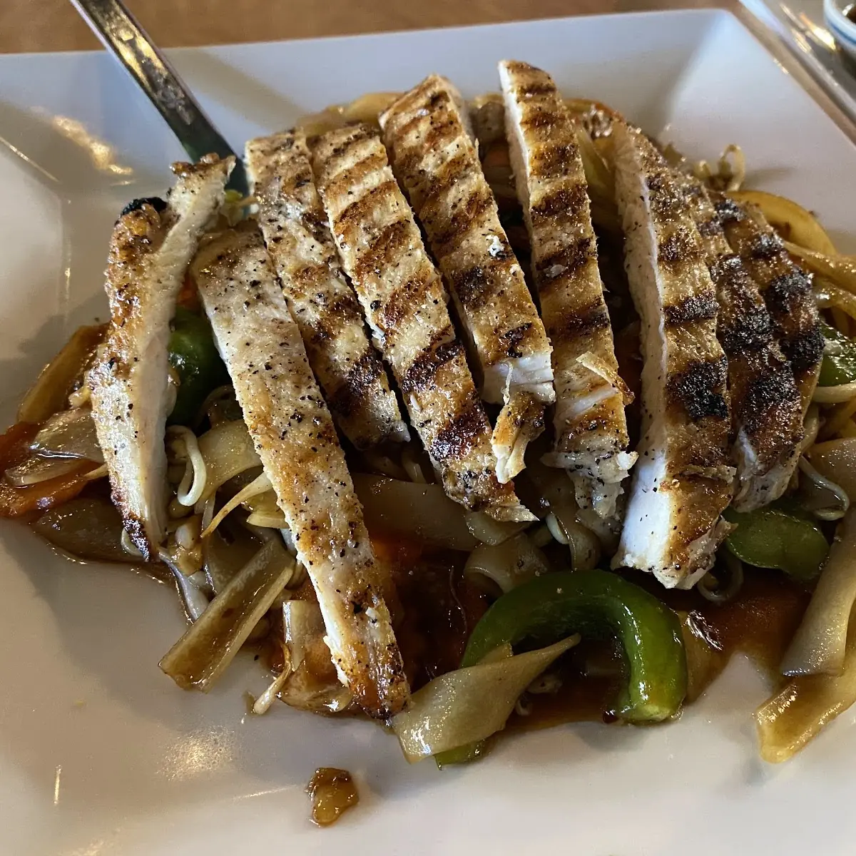 Drunken Noodles with Grilled Chicken
