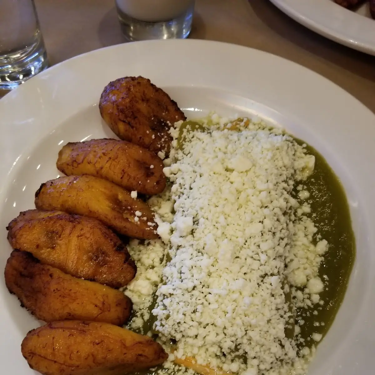 Enchiladas Verdes de Pollo Con Platanos