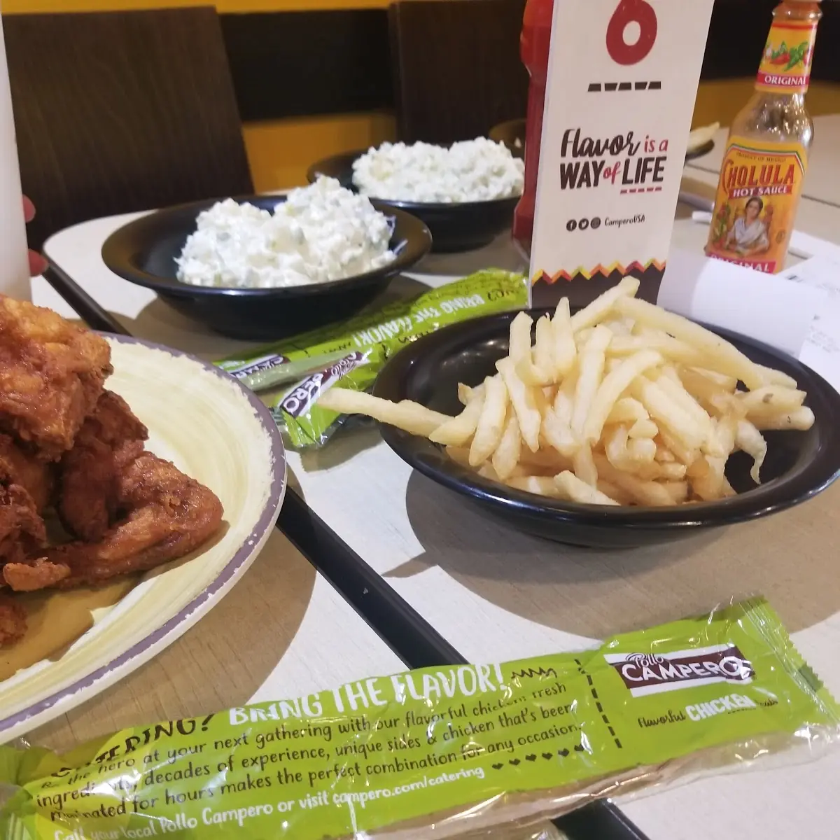 Pollito Con Papas Fritas Y Ensalada