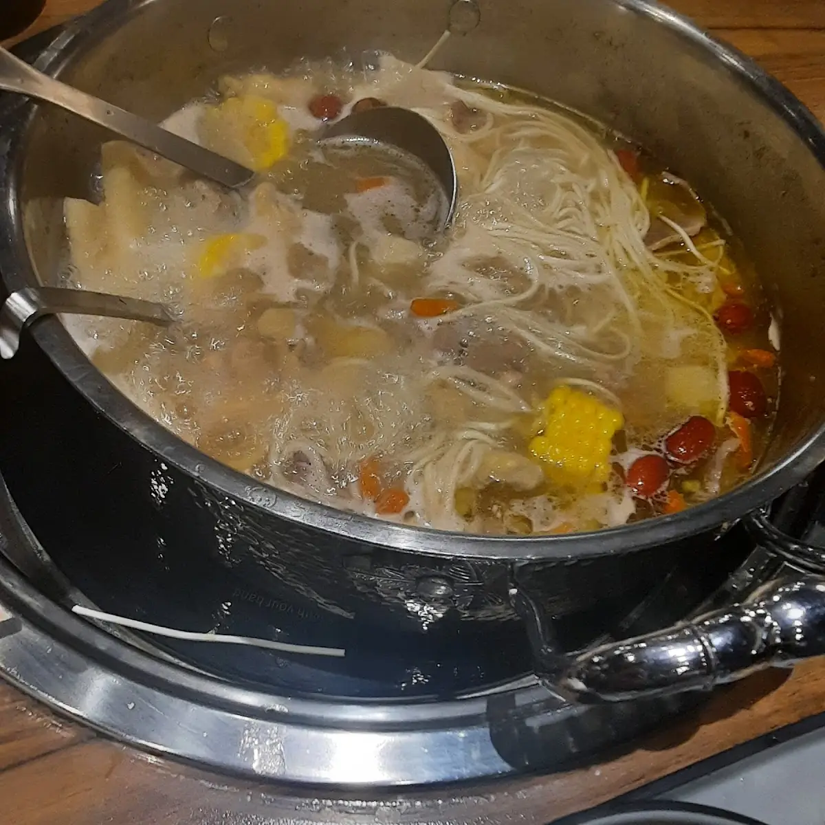 B9. Pork Tripe with Chicken Soup 胡椒猪肚鸡原汤