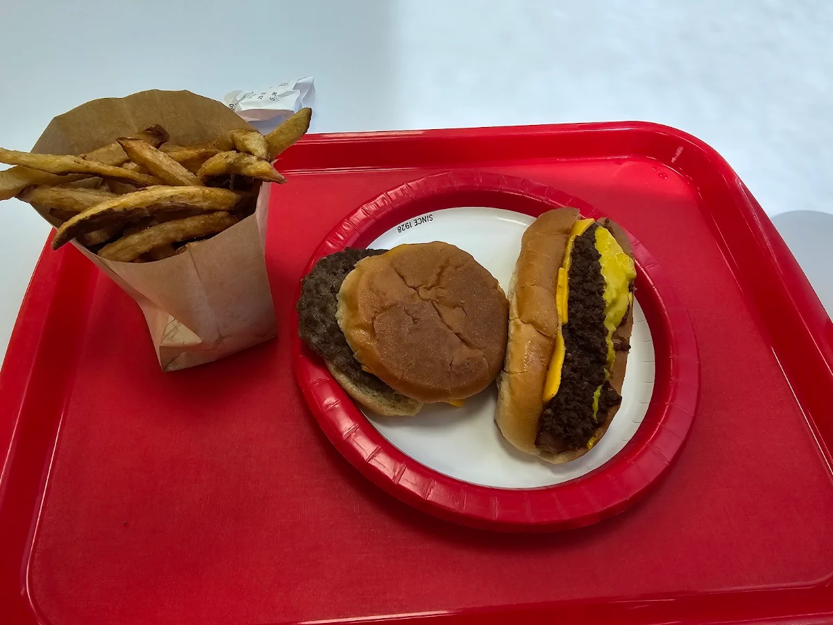 Cheeseburger Chilli Dog Combo