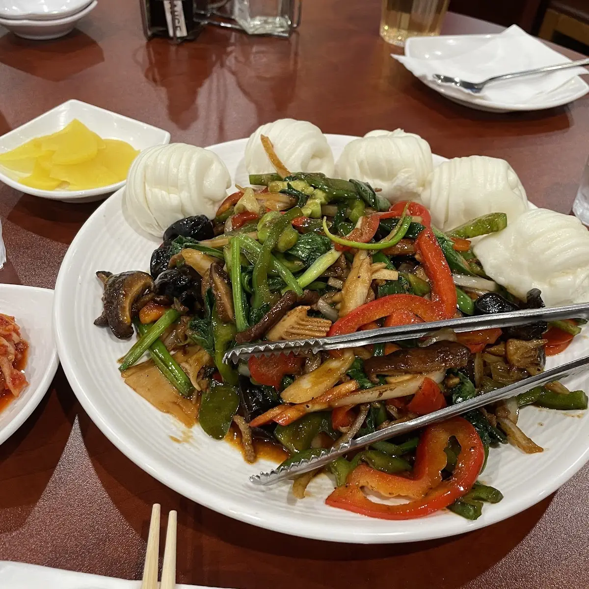 Spicy Japchae with Flower Buns 고추잡채+꽃빵 5개)