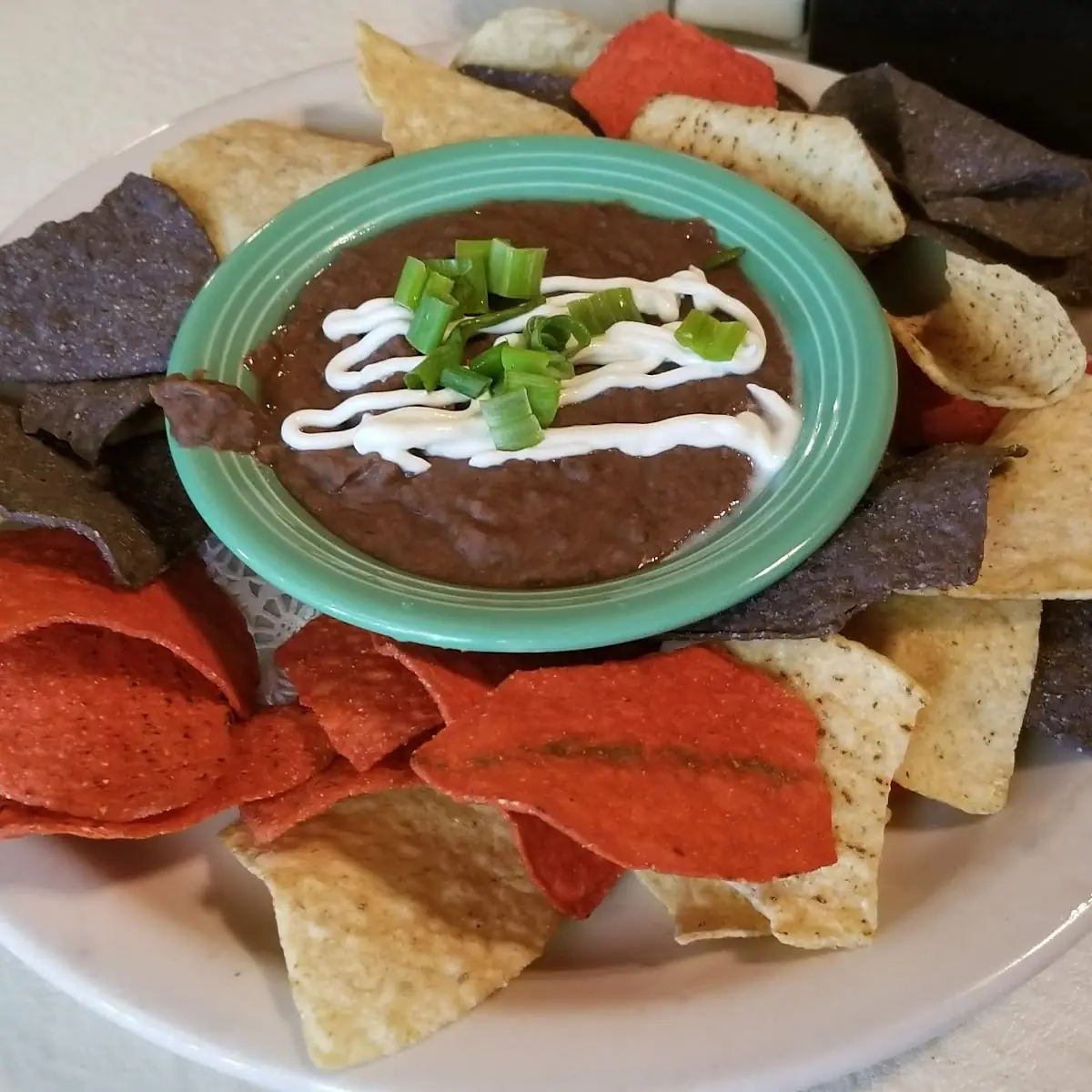 Black Bean Dip & Nacho Chips