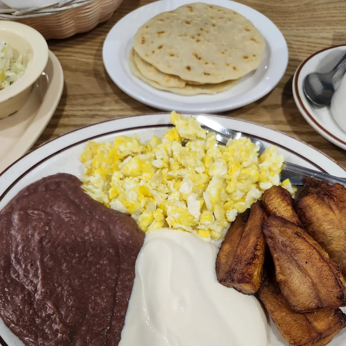 Scrambled Eggs with Beans Crema Platanos