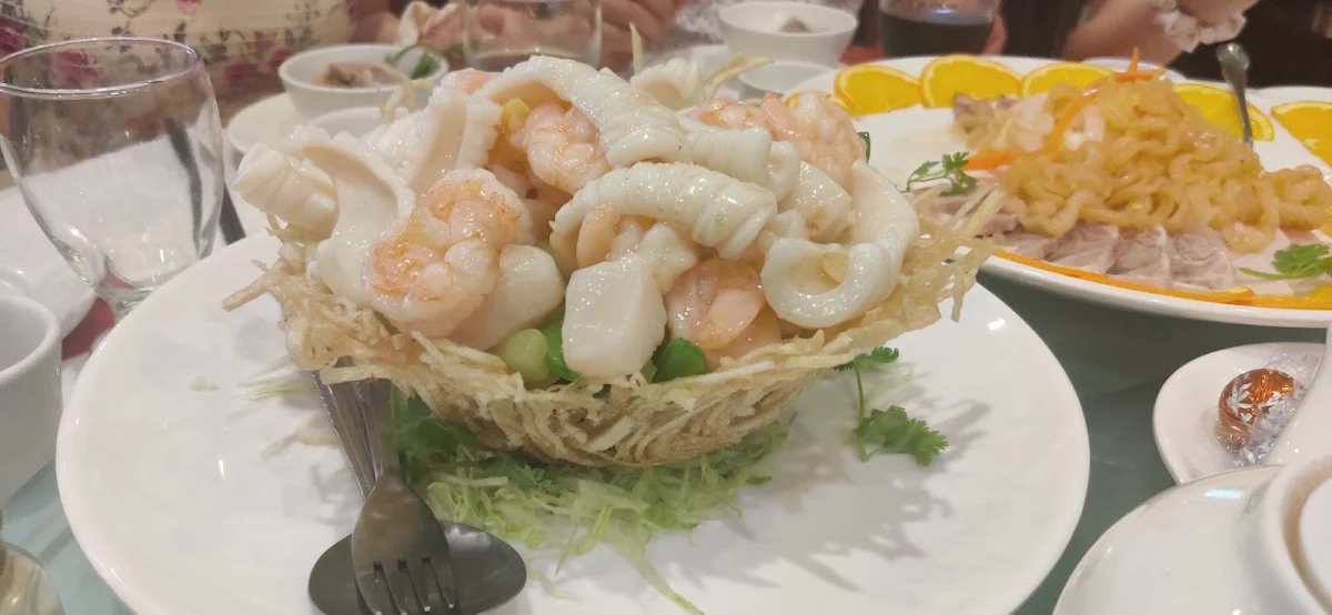 Sautéed Mixed Seafood in a Bird's Nest