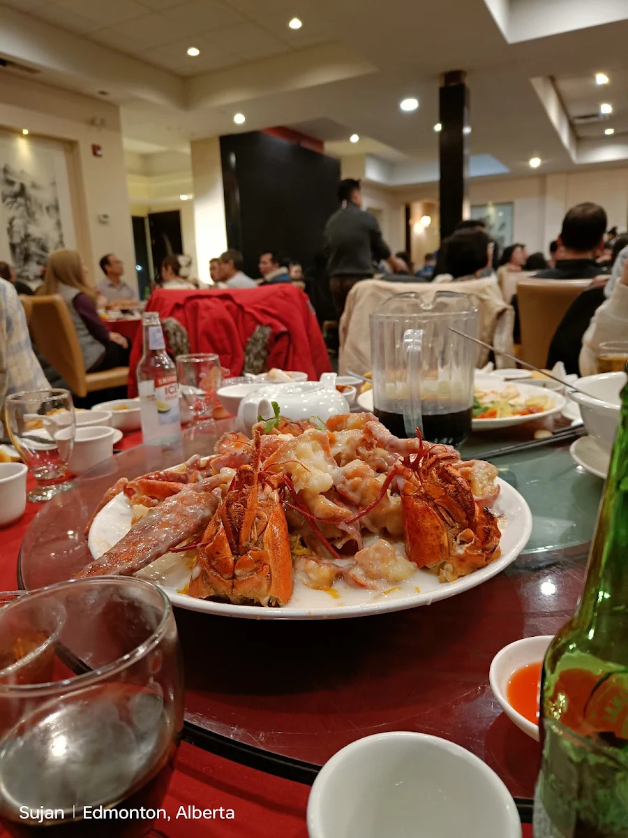 Steamed Lobster with Garlic Sauce