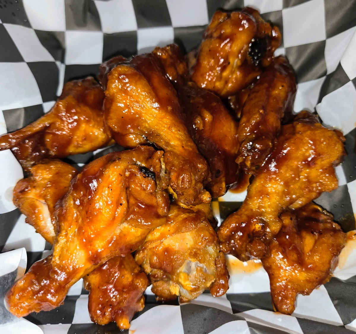 Crispy Fried and Grilled Chicken Wings
