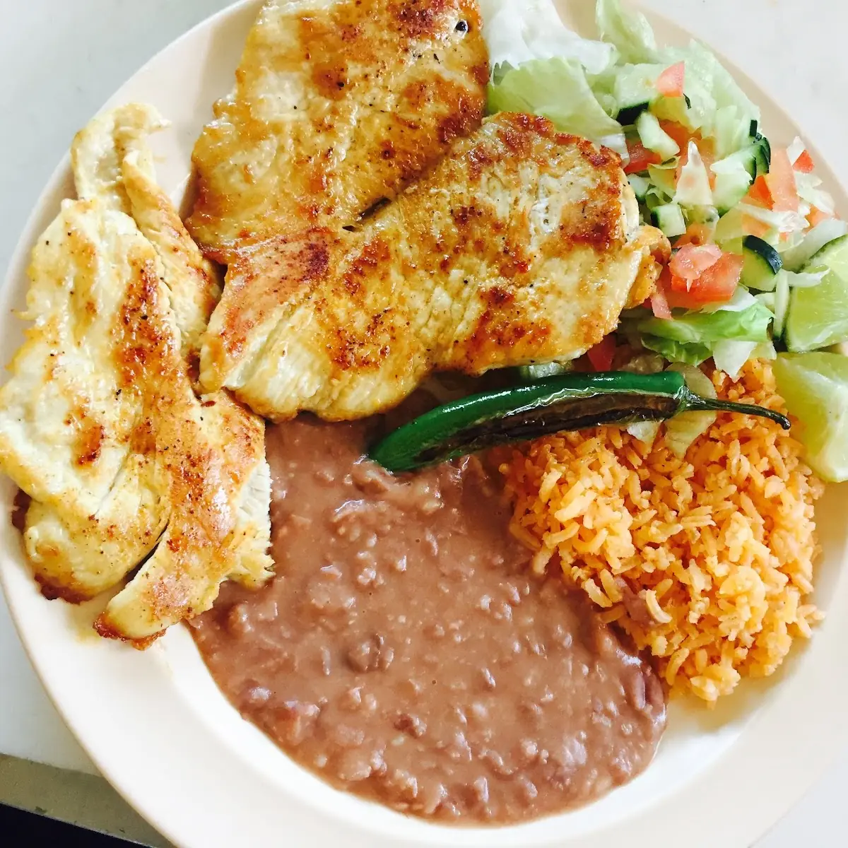 Pechuga Asada Encebollada Plate