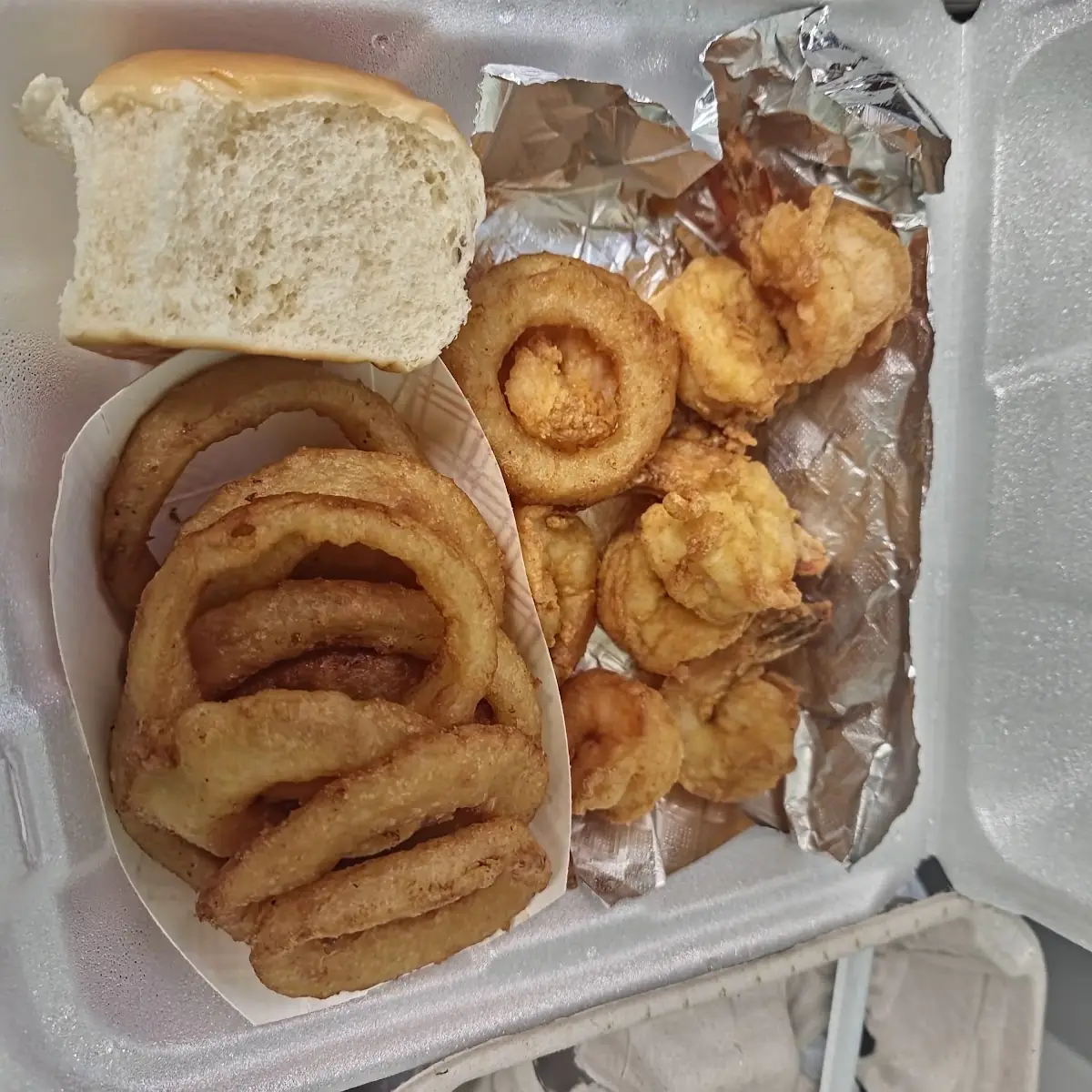 Fried Shrimp Basket with Onion Rings
