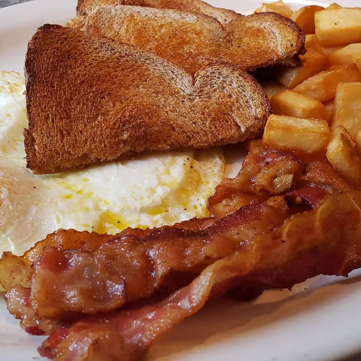 Eggs Hash Browns & Toast