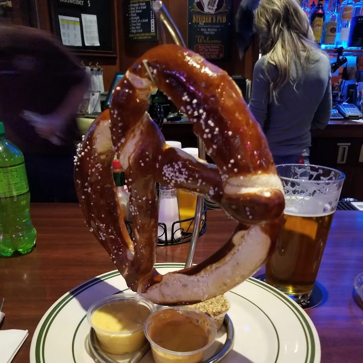 Hawthorne Giant Pretzel
