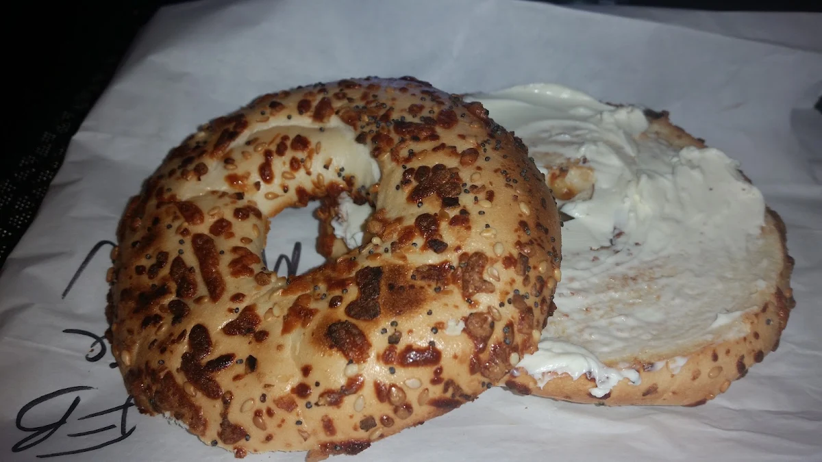 Everything Bagel w Cream Cheese