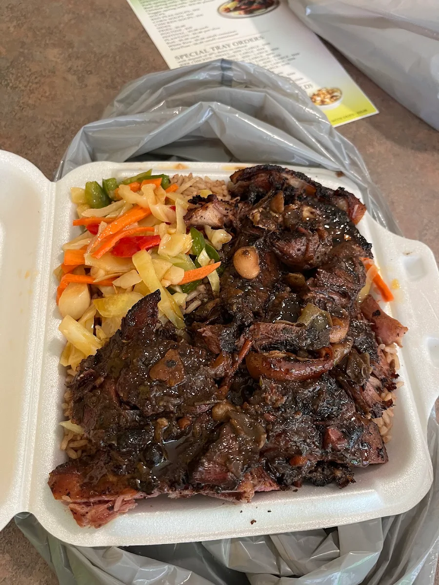 Oxtail w Rice & Peas & Steam Veggies, Mundys Catering