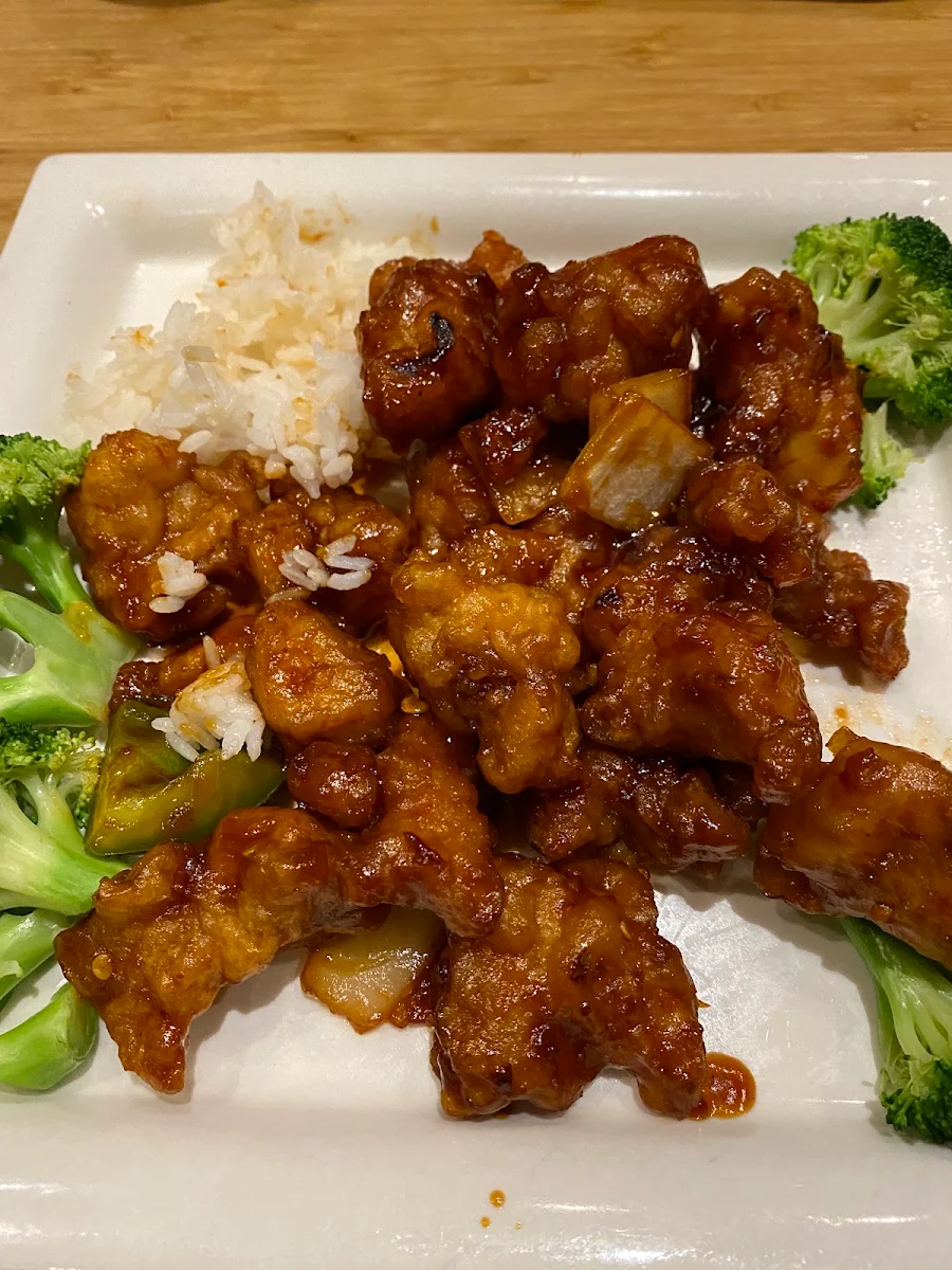 General Tao's Chicken, Makimono Sushi Bar & Restaurant