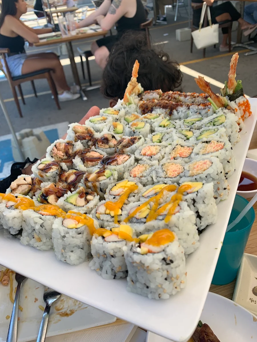 Mountain Roll 6 PC, Makimono Sushi Bar & Restaurant