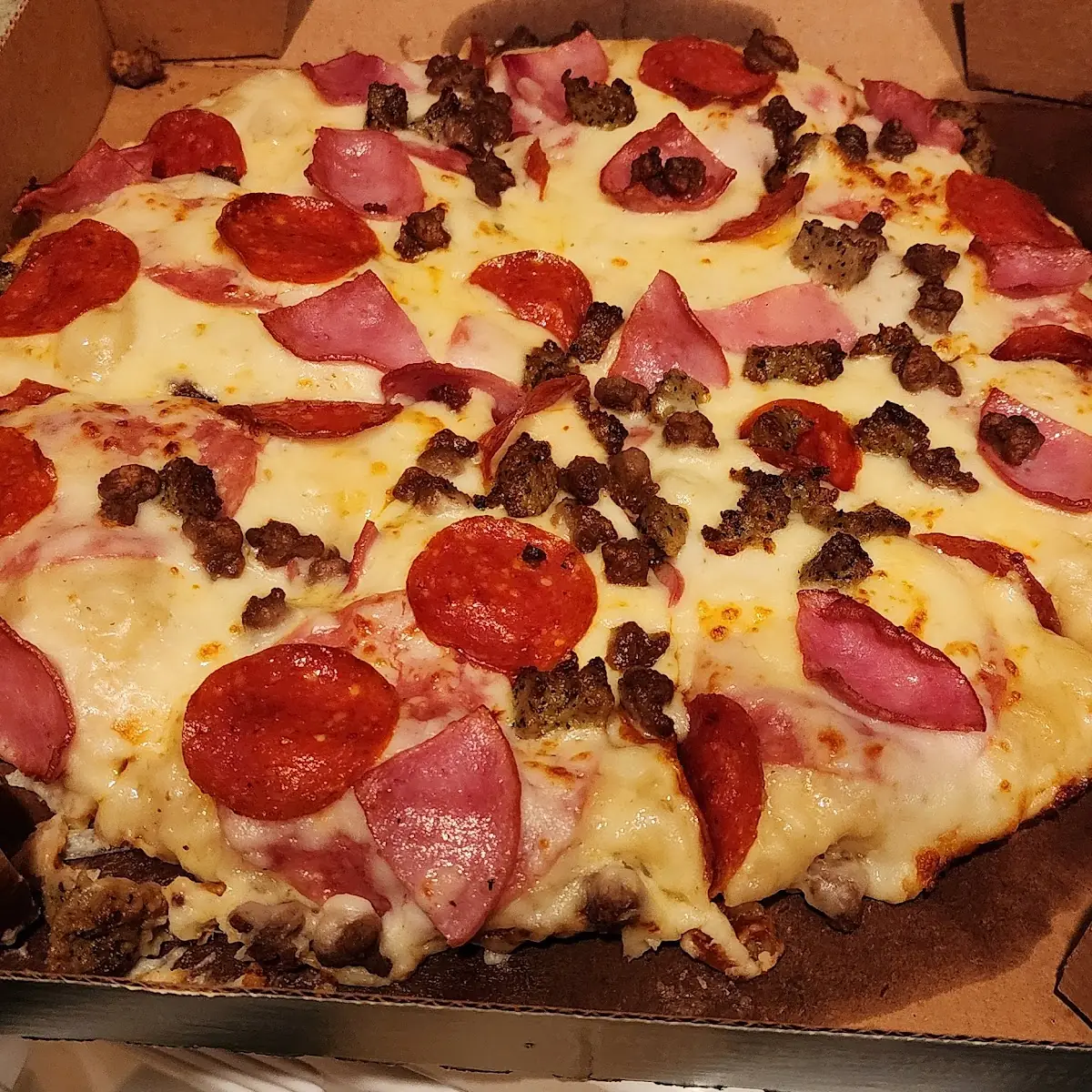 Meat Lovers Pizza with Alfredo Sauce