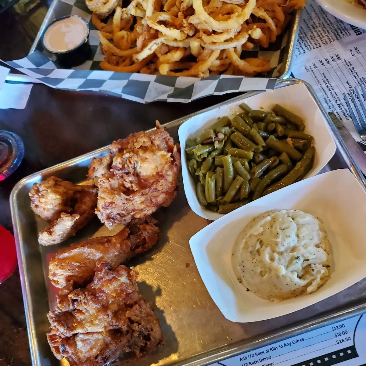Fried Chicken with Mashed Potatoes and Green Beans