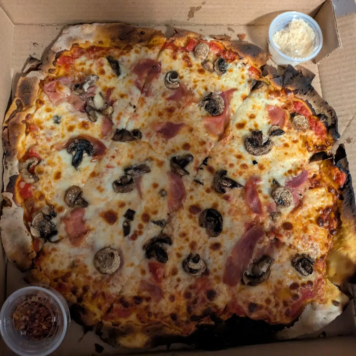 Prosciutto E Funghi Pizza