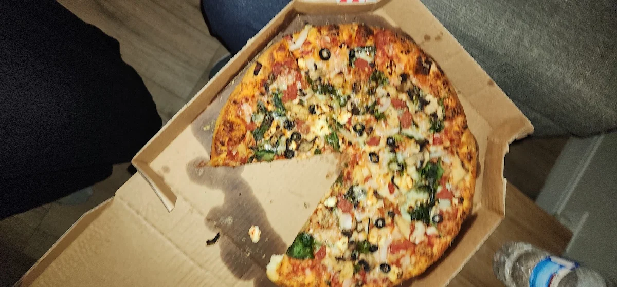 Mediterranean Pizza with Chicken Pizza