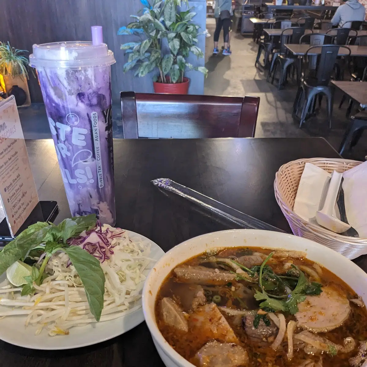 Vietnamese Spicy Beef Noodle Soup