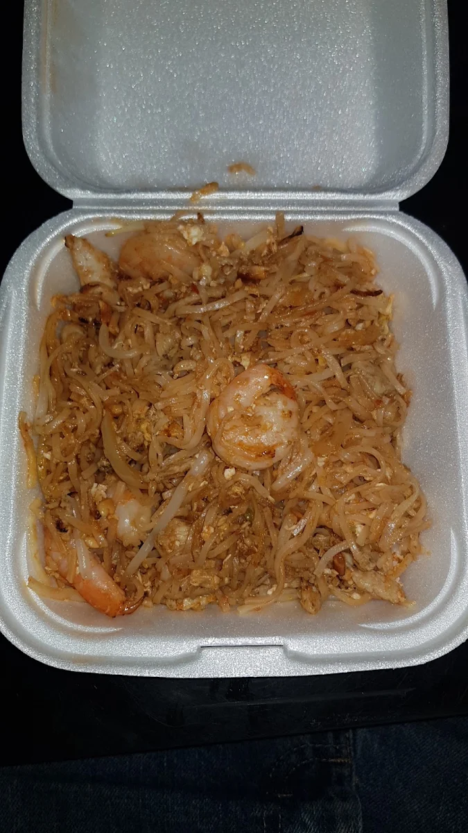 Chicken and Shrimp Pad Thai