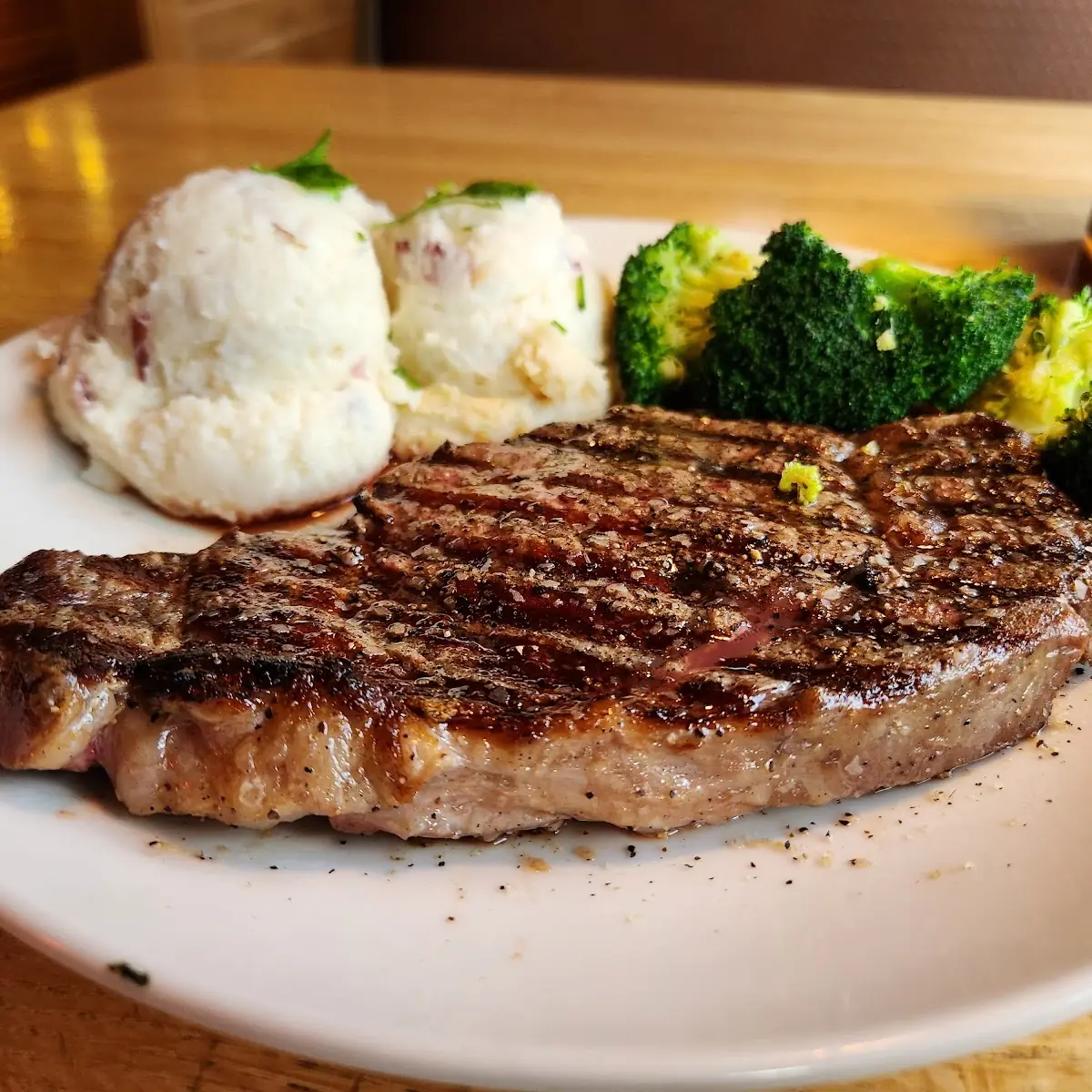 Ribeye Steak Mashed Potatoes Broccoli