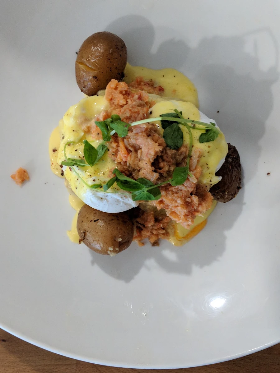 Lobster Benedict, Bistro mirepoix