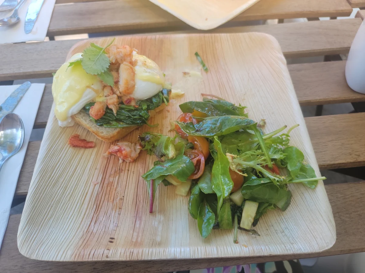 Lobster Florentine Benedict, Bistro mirepoix