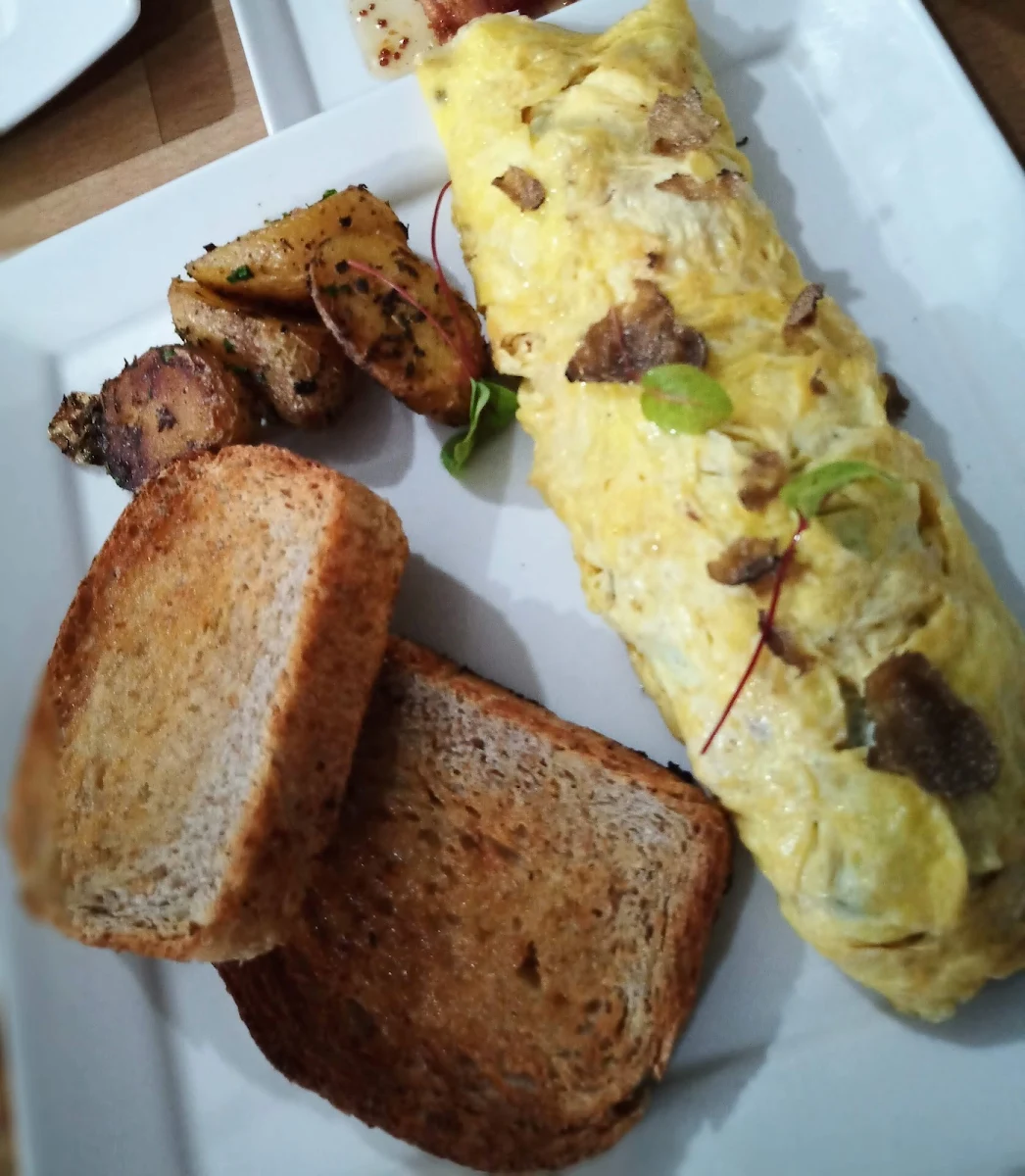 Mushroom and Truffle Omlette, Bistro mirepoix